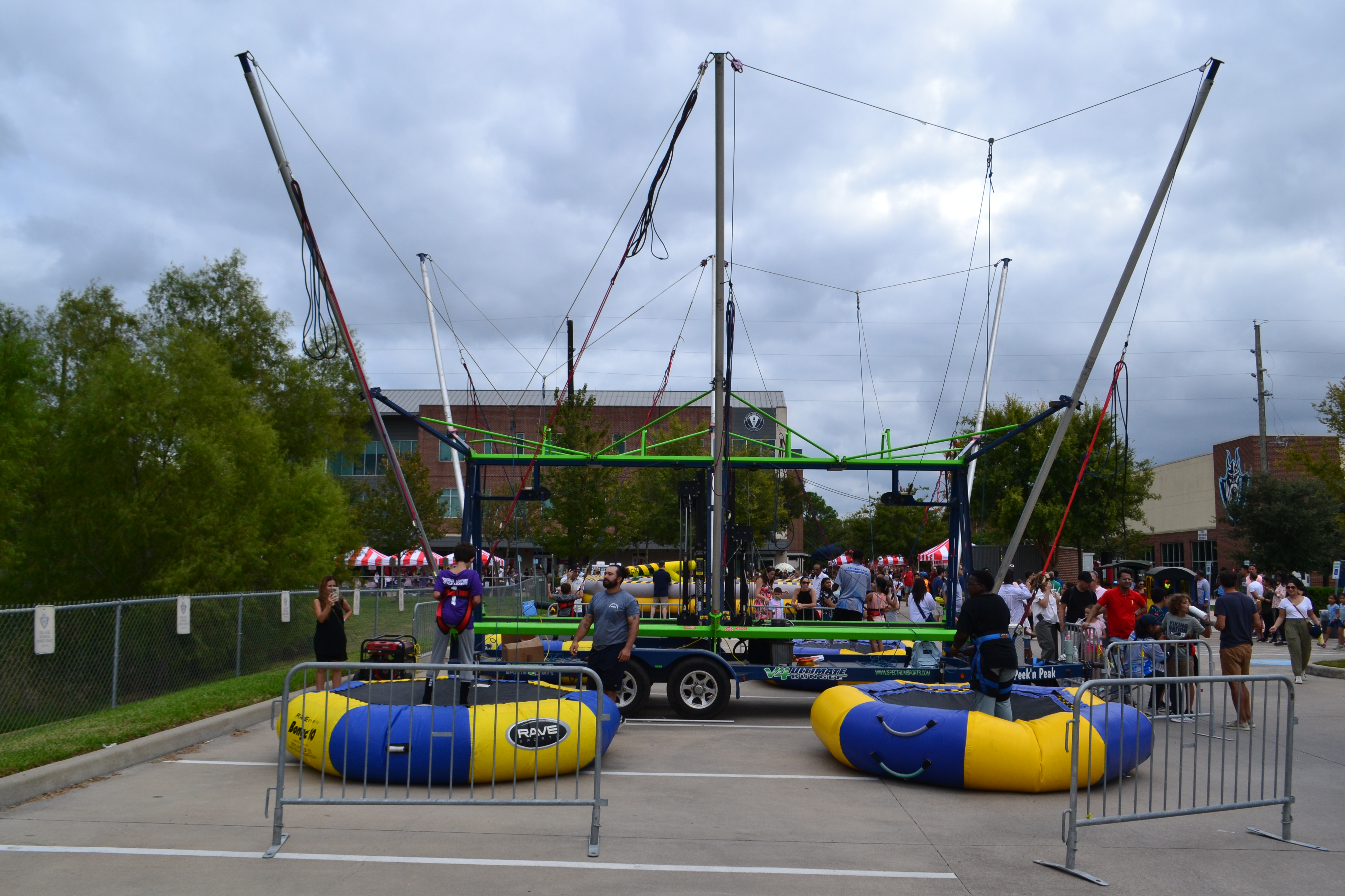 V4 Ultimate Bungee Trampoline Incl Staff
